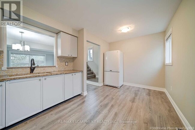 Building Photo - 2300 Brays Ln