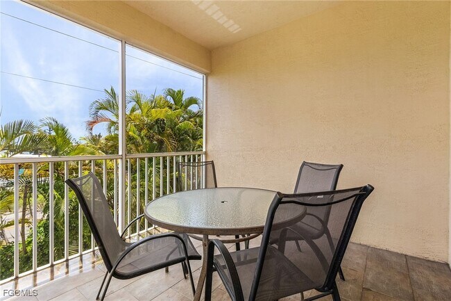 Foto del edificio - 15571 Bellamar Dr