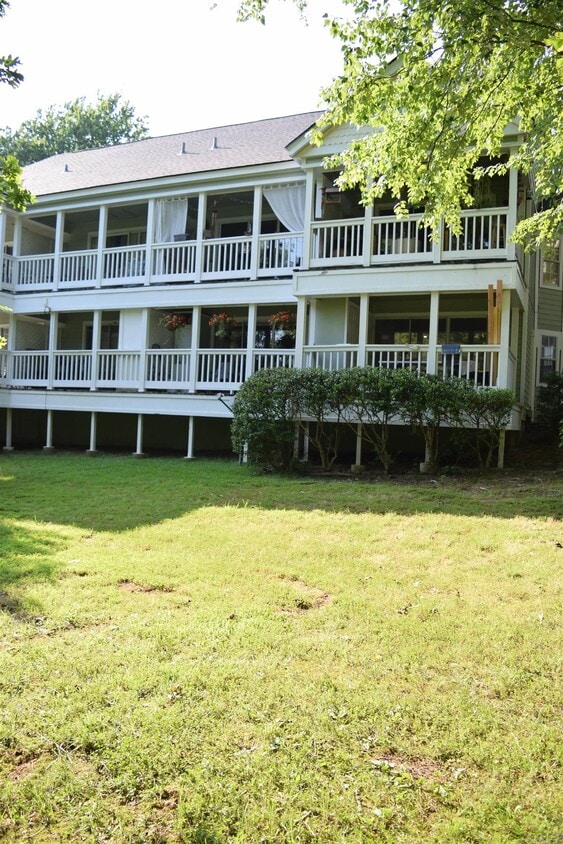 Building Photo - 3022 Summer Hill Pl
