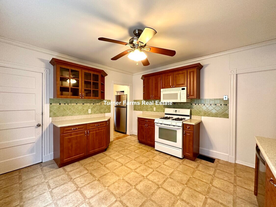 Primary Photo - 30 Roseclair St