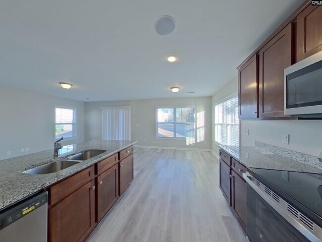 Building Photo - 422 Providence Plantation Cir