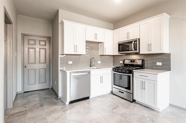 Building Photo - 8644 Hollyoaks Creek Ln