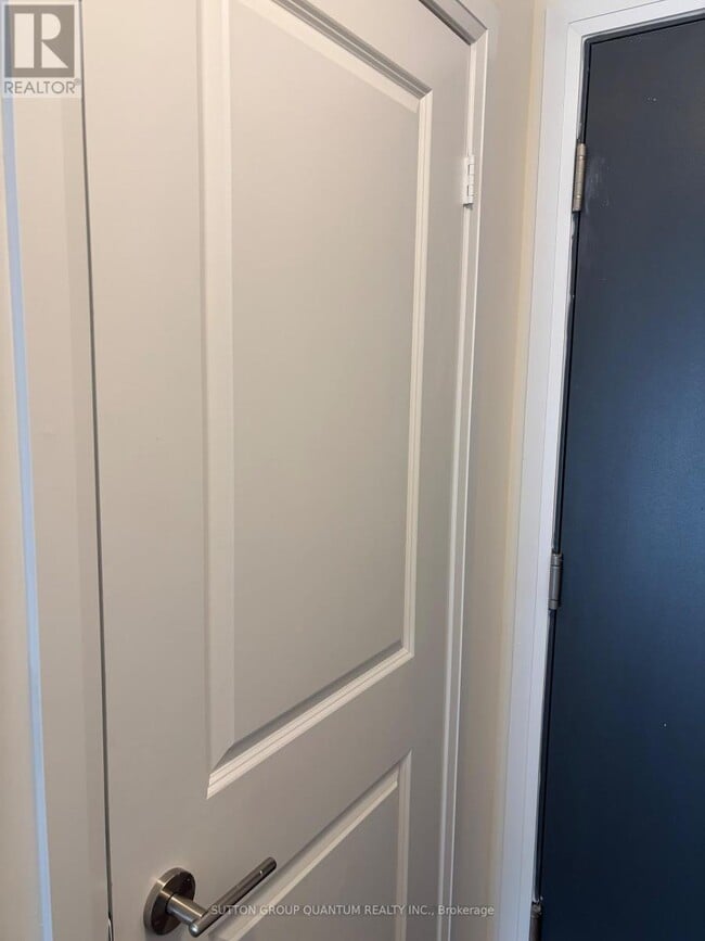 Building Photo - 3270 Sheppard Ave E