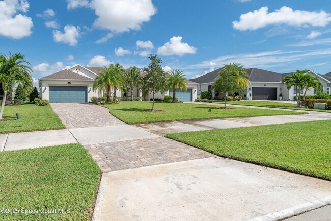 Building Photo - 2746 Spur Dr