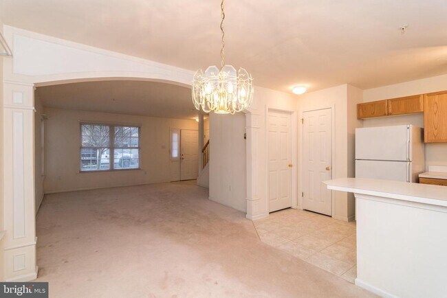 Building Photo - 803 Julian Dr W