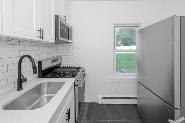 Building Photo - 547 King St