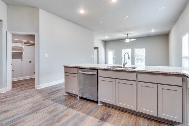 Building Photo - 1609 Aleia Cv