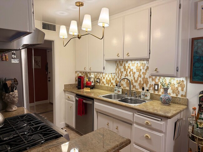 Foto del edificio - 4524 Tujunga Ave