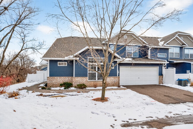 Building Photo - 475 Hickory Ln N