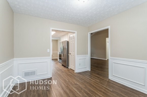 Building Photo - NOW AVAILABLE! - 703 Manor Ridge Dr, Logan...