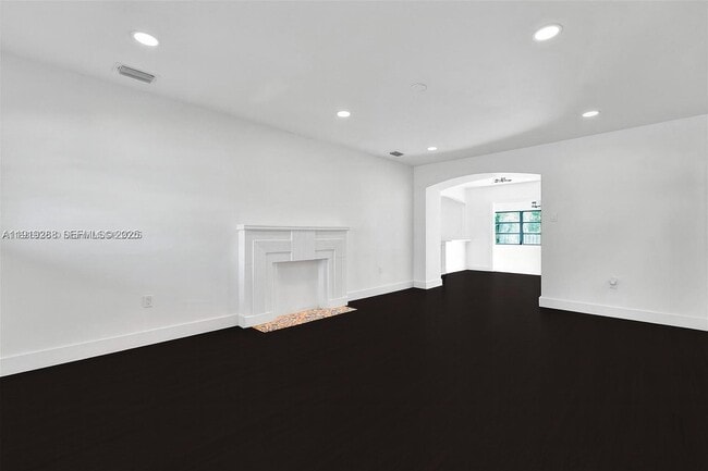 Building Photo - 9173 Byron Ave