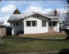 Building Photo - 703 O Ave