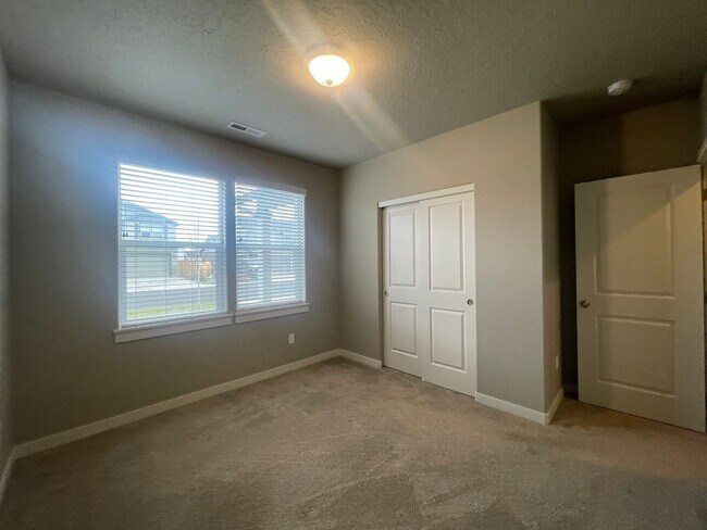 Foto del edificio - COMING SOON! SPACIOUS, LOVELY REDMOND HOME! GREAT LAYOUT!