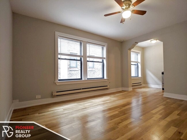 Foto del edificio - 429 W Roscoe St