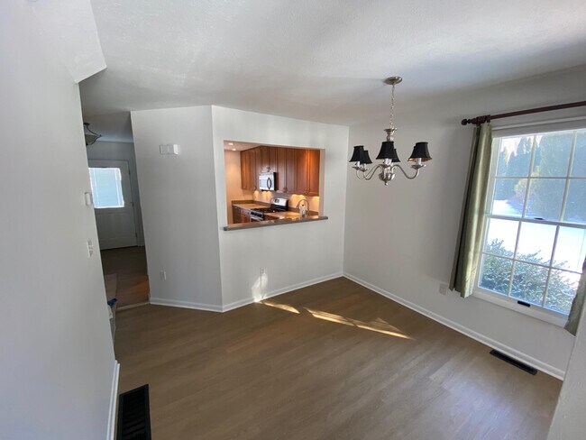 dining area - 48 Cooks Ct