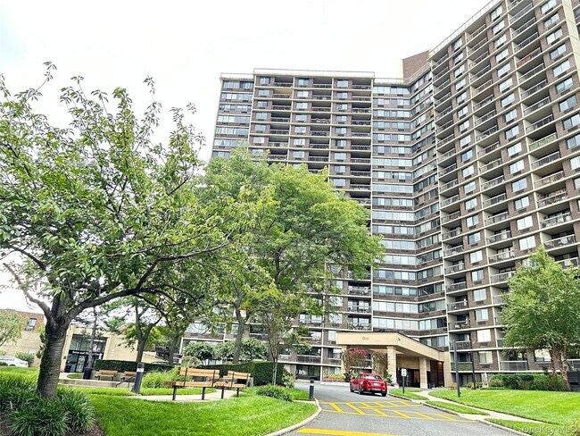 Foto del edificio - One Bay Club Dr
