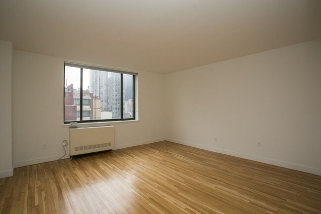 Building Photo - 341 E 62nd St