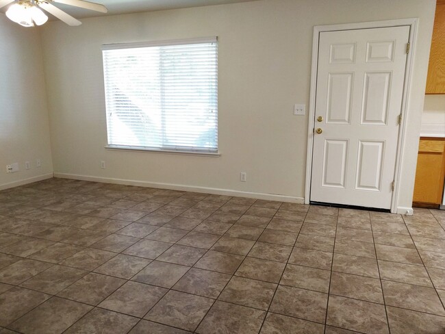 Building Photo - Chico Charmer! Close to downtown Chico and...