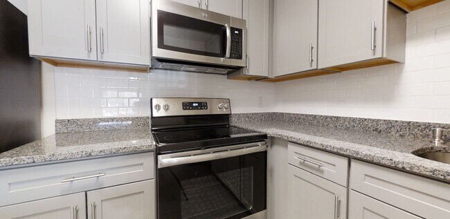 Building Photo - 16 Whites Ave