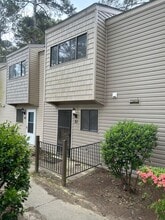 Building Photo - 240 Jamil Rd