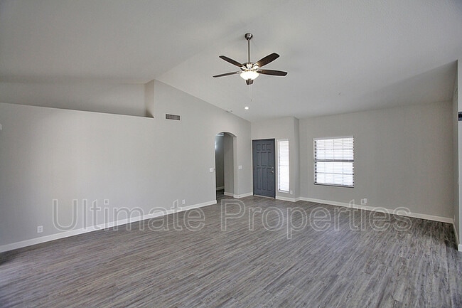 Building Photo - 9129 W Kerry Ln