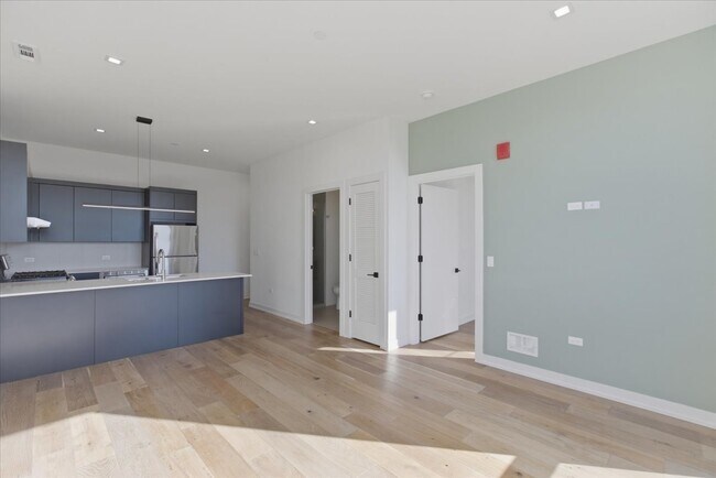 Building Photo - 4513 N Clark St