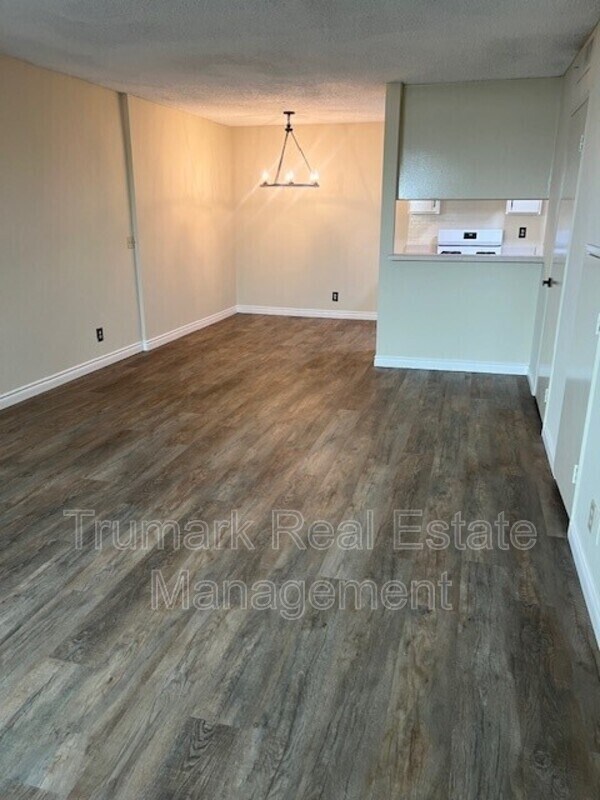 Foto del edificio - 2713 Montrose Ave