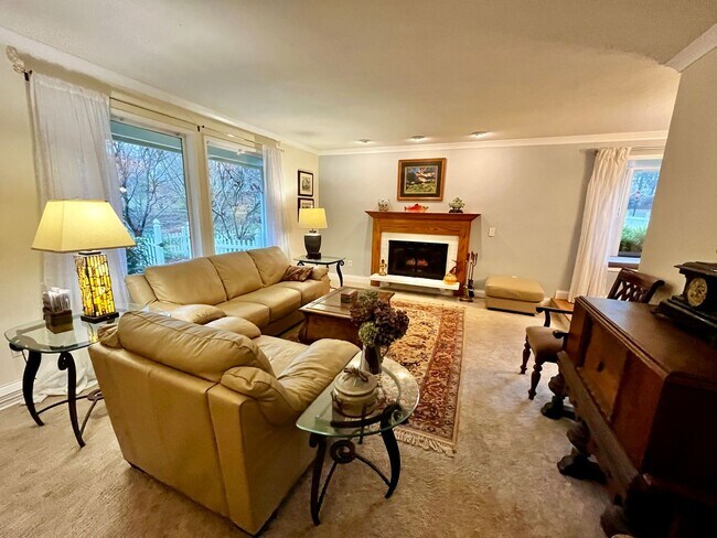 Building Photo - Newly Upgraded Brownsville 4 Bedroom Home ...