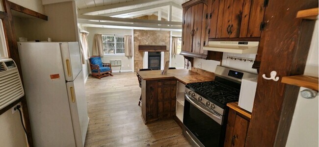 Building Photo - 12062 Glenora Way