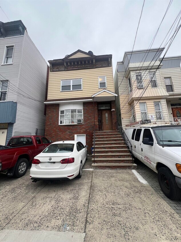 Primary Photo - 87 Reservoir Ave