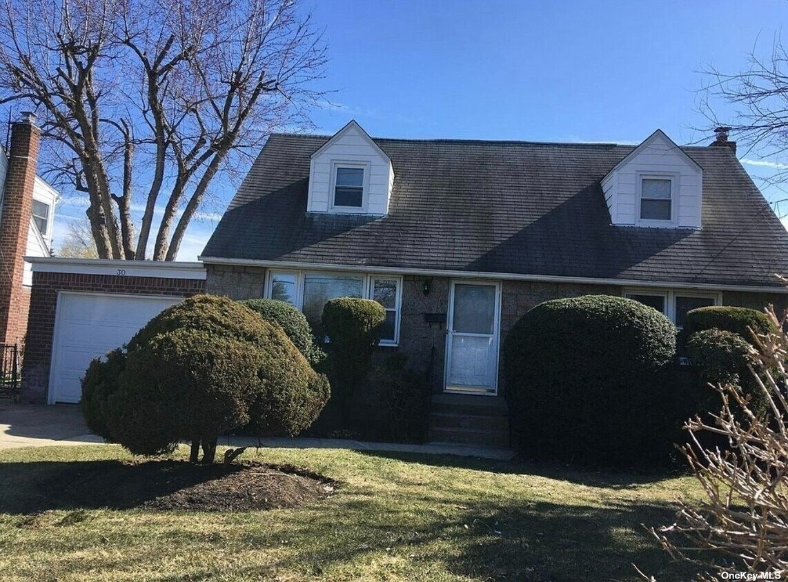 30 I U Willets Rd, Albertson, NY 11507 House for Rent in Albertson