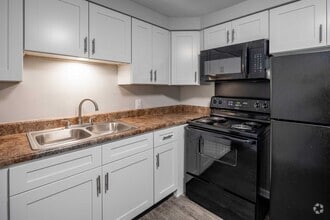 1BR, 1BA - 700SF - Kitchen - Roberts Park Apartments