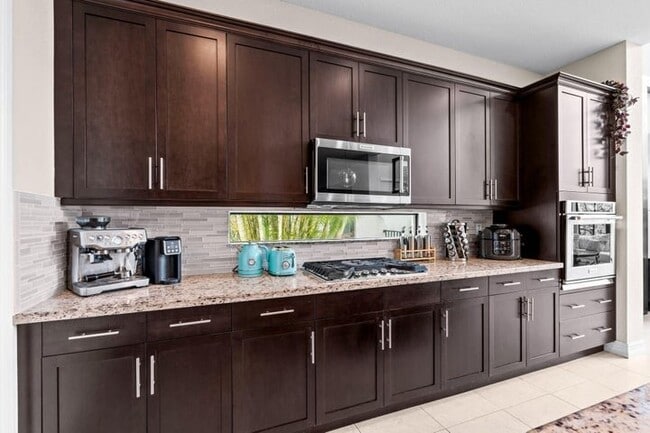 Building Photo - 8845 Watercrest Cir W