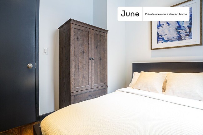 Building Photo - Private bedroom in 4 bed/2 bath Home