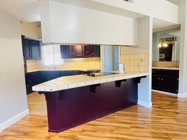 Building Photo - $2,250 Shepherd & Perrin 3 Bedroom, Comm. ...