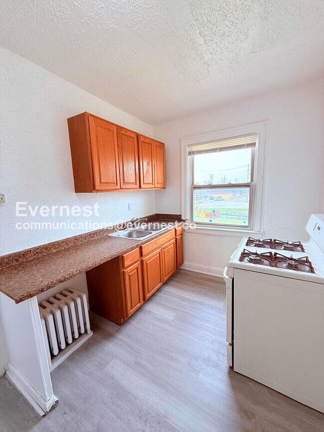 Foto del edificio - 13909 Hartwell St