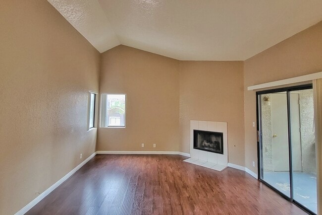Building Photo - 5044 S Rainbow Blvd