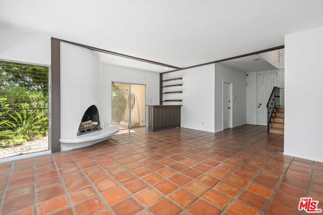 Building Photo - 2492 Banyan Dr
