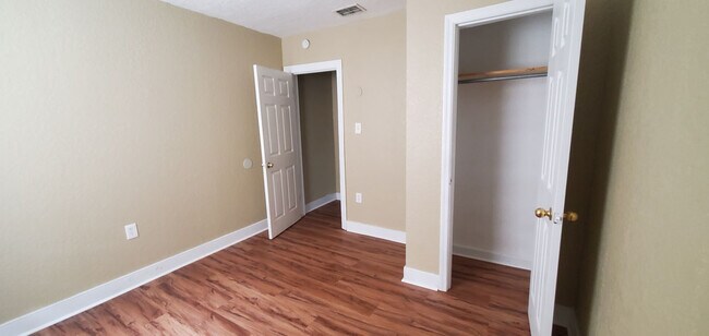Foto del edificio - 1170 W 13th St