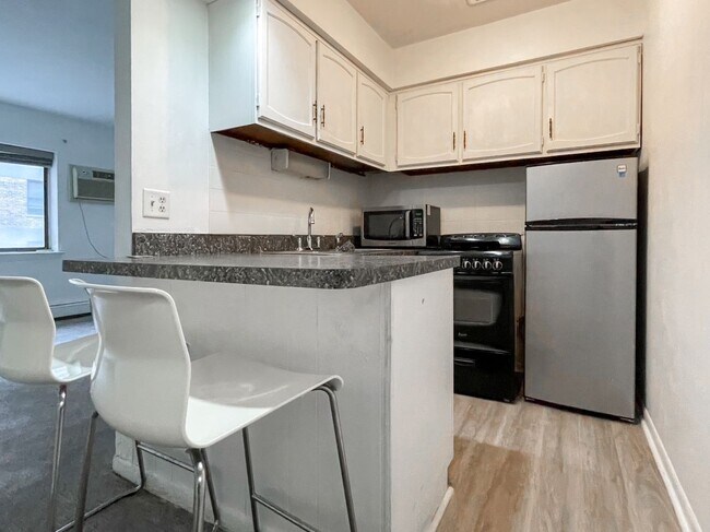 Foto del edificio - 3620 N Pine Grove Ave
