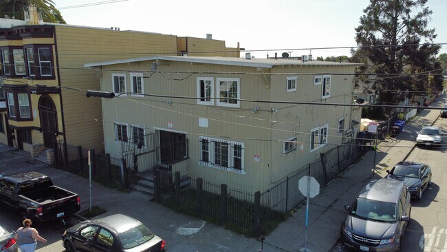 Building Photo - 400 Bissell Ave