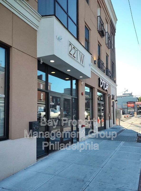 Building Photo - 221 W Main St
