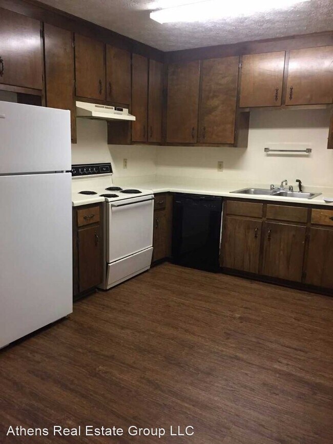 Building Photo - 2 br, 1 bath House - 420 Timothy Road