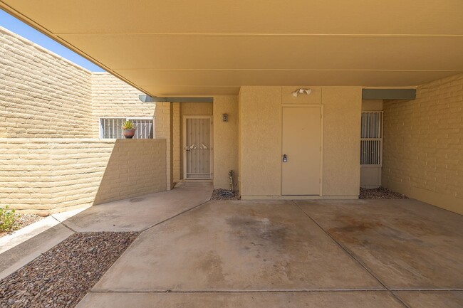 Building Photo - East-2 bedroom/ 2 bathroom townhome