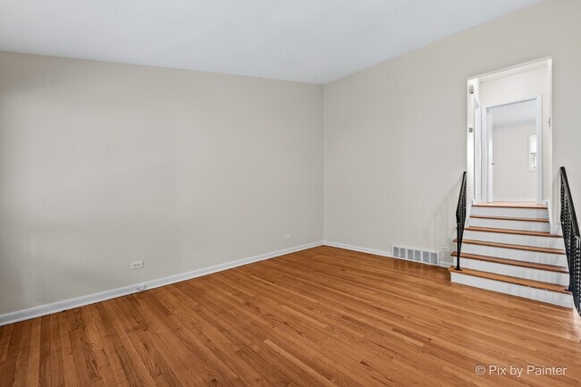 Foto del edificio - 327 E Lake St