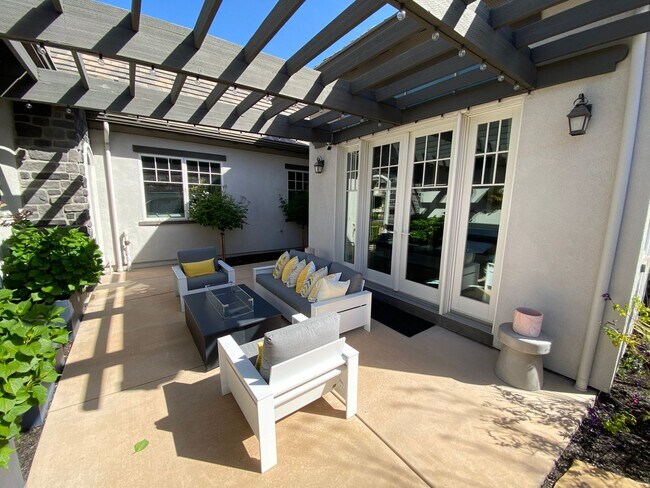 Foto del edificio - Wilder, Orinda!!!  4 Bed, 4.5 Bath, apx 3,380 Sq Ft.