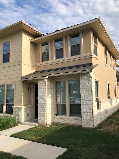 Foto principal - 13800 Lyndhurst St