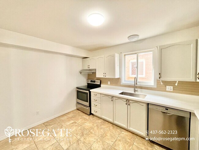 Building Photo - Spacious 3-Bedroom Main Floor Unit – 1,700...