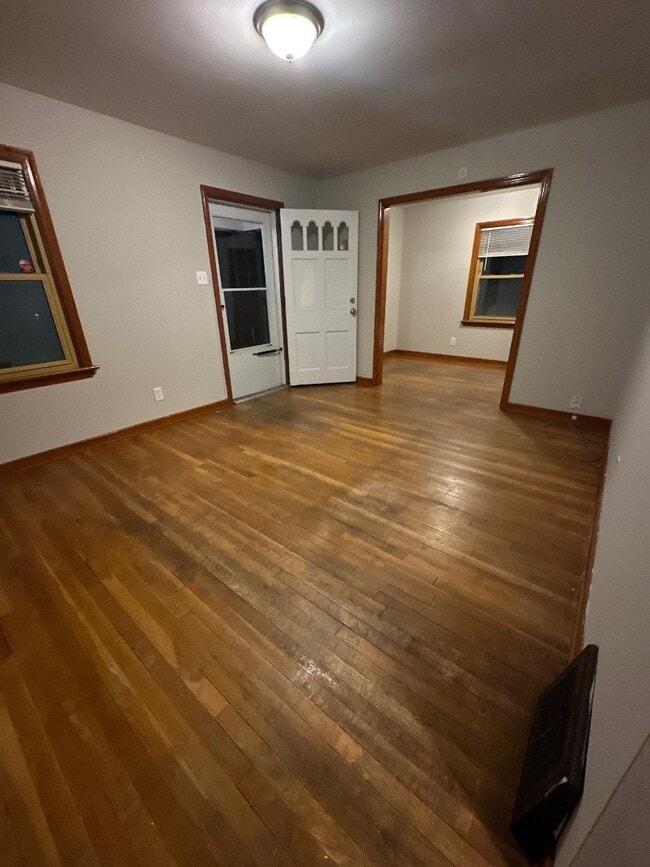 Building Photo - Updated Two Bedroom One Bath Home with Det...