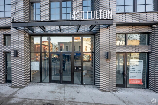 Building Entrance - Fulton Crossing